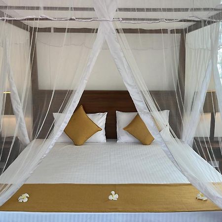 Beach Club Apartments Induruwa Eksteriør bilde