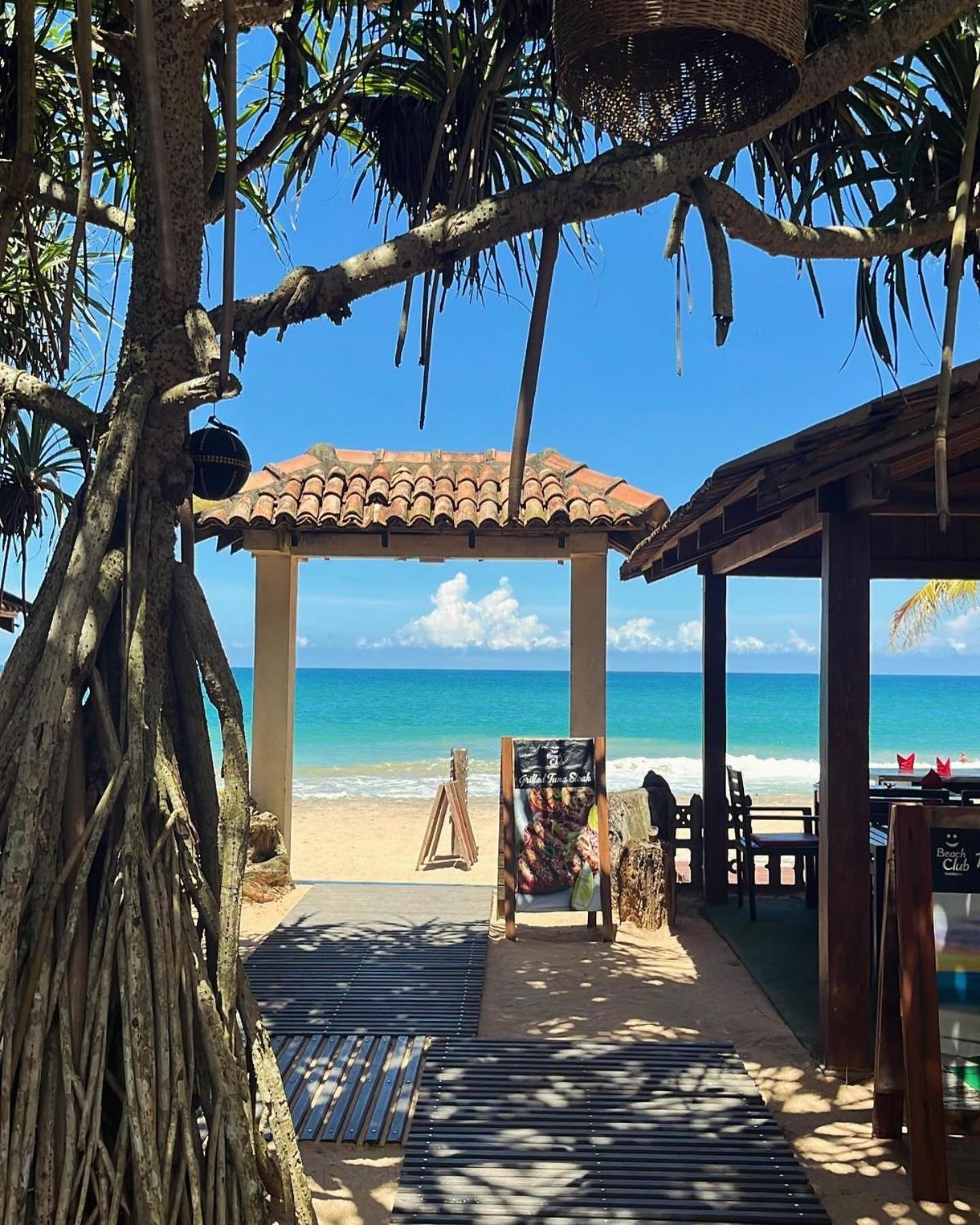 Beach Club Apartments Induruwa Eksteriør bilde