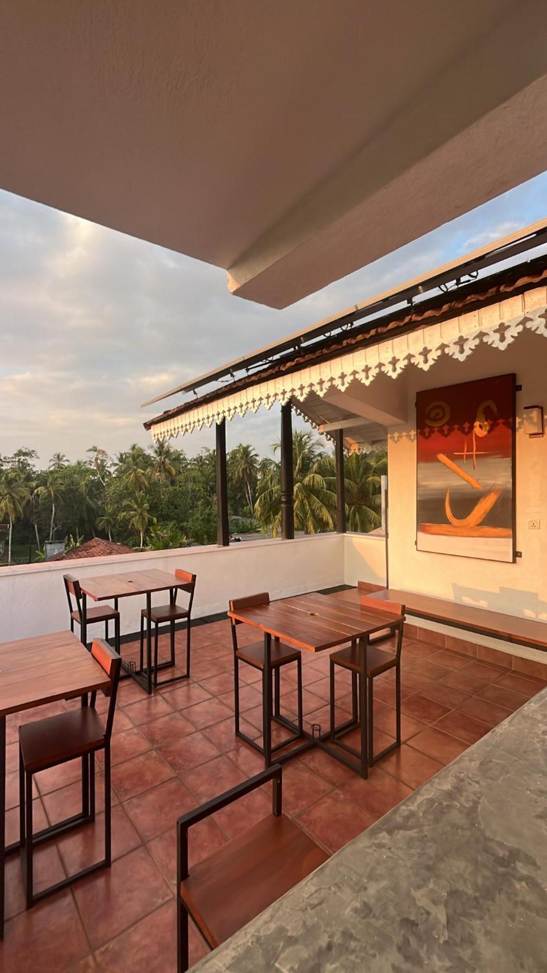 Beach Club Apartments Induruwa Eksteriør bilde