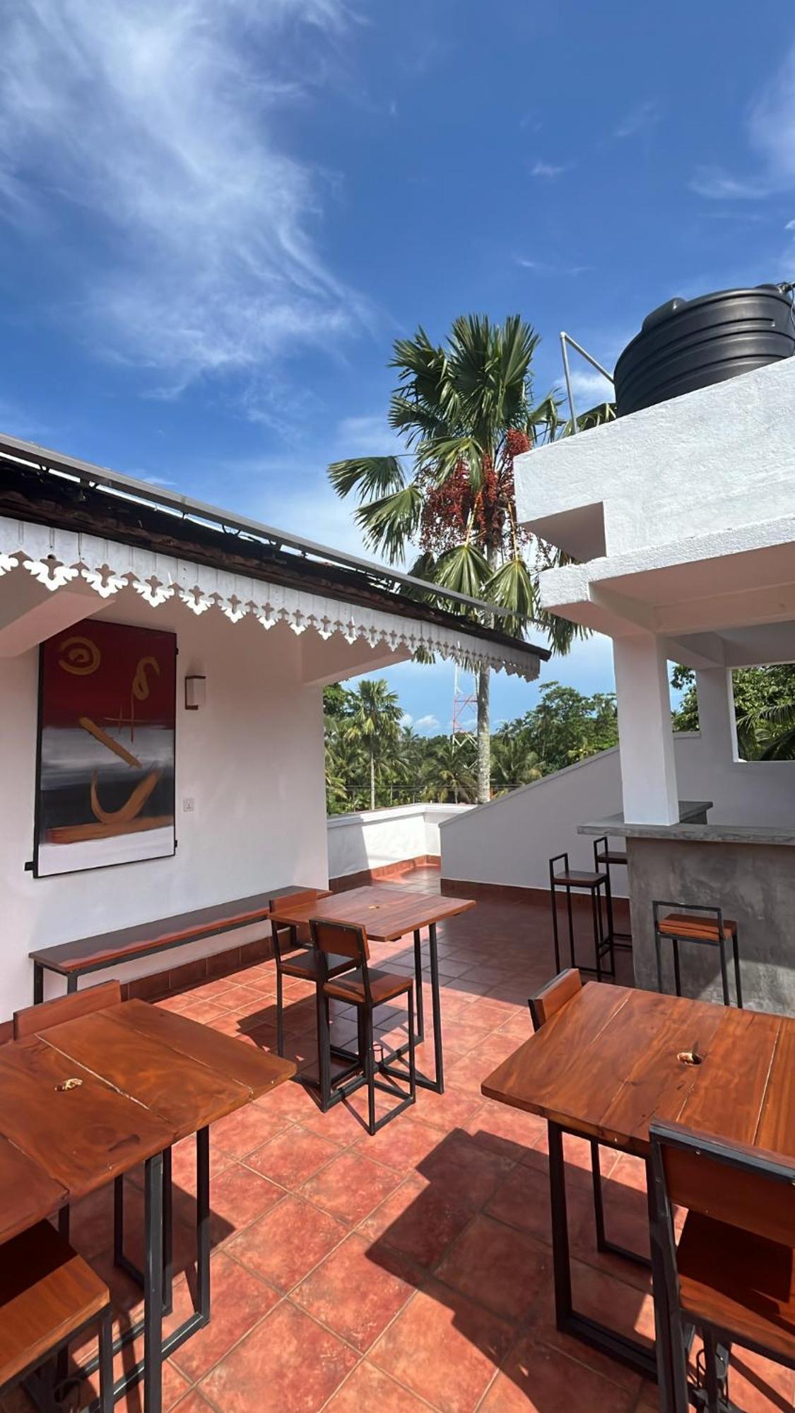 Beach Club Apartments Induruwa Eksteriør bilde