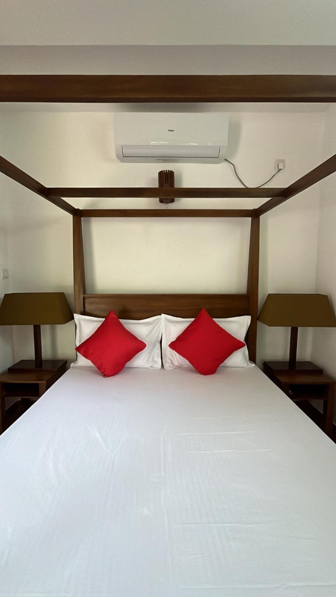 Beach Club Apartments Induruwa Eksteriør bilde