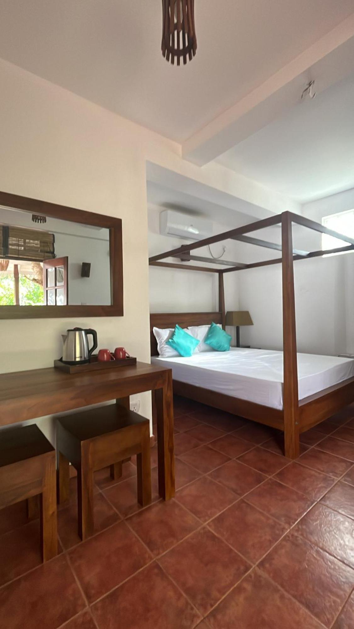 Beach Club Apartments Induruwa Eksteriør bilde
