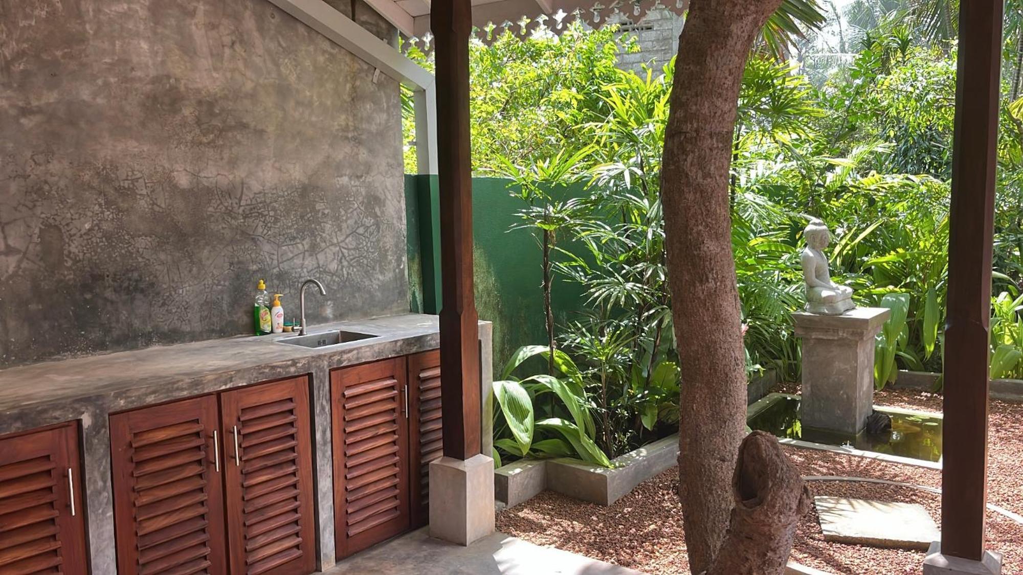 Beach Club Apartments Induruwa Eksteriør bilde