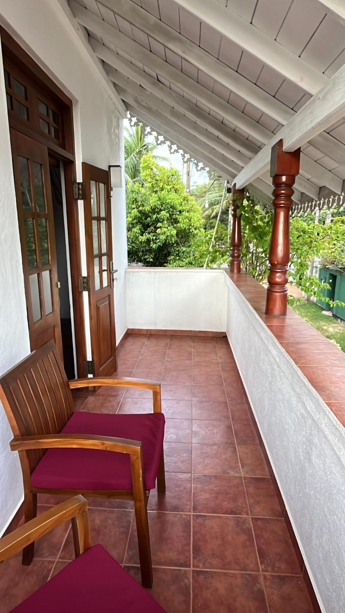 Beach Club Apartments Induruwa Eksteriør bilde
